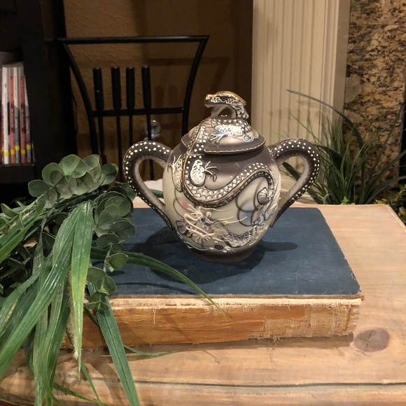 Vintage Nippon Dragonware Moriage Porcelain Teapot . 6 x 7 Inches - Picture 1 of 12